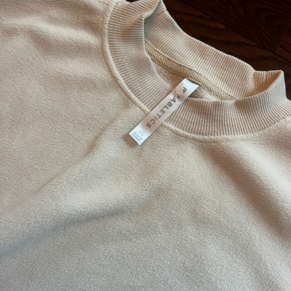 Fabletics Cream Fuzzy Long Sleeve Crew Neck Size XS - Picture 4 of 6